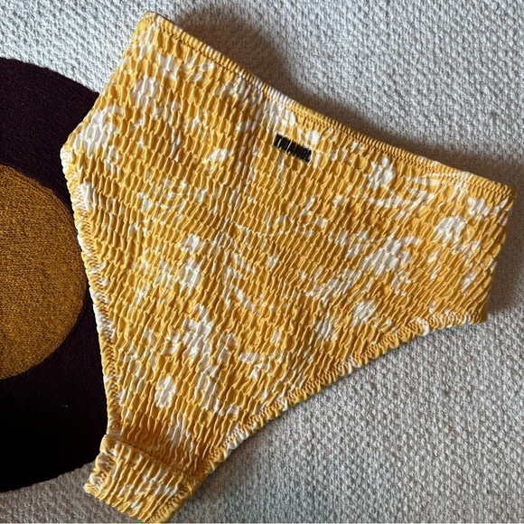 TRIANGL YELLOW WHITE FLORAL SMOCKED BIKINI BOTTOM SIZE SMALL - Picture 7 of 7